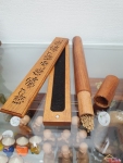 Bộ xông trầm gồm hộp gỗ hương và ống nhang gỗ (có nhang)